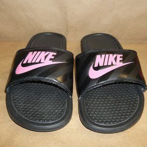 NIKE BENASSI JDI BLACK/PINK SPORT SANDALS SLIDES SWOOSH US WOMEN Size 10      C3